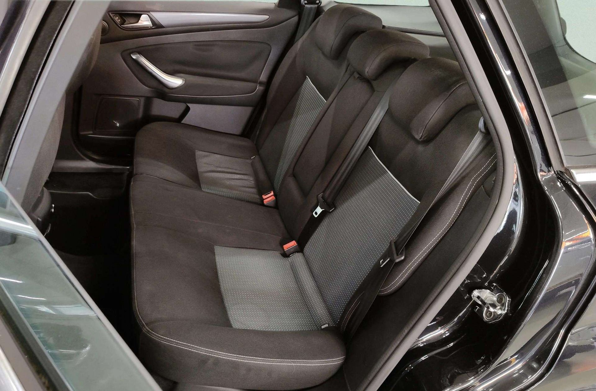 Ford Mondeo SportBreak 2.0 TDCi Limited Edition - foto 11
