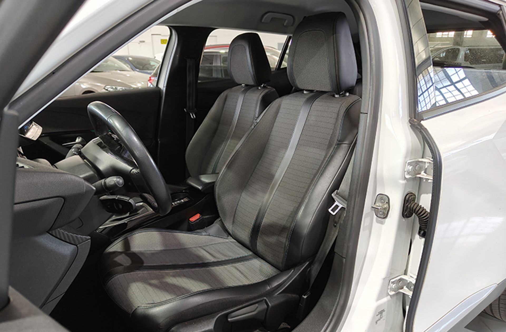 Peugeot 2008 PureTech 100 Allure - foto 11