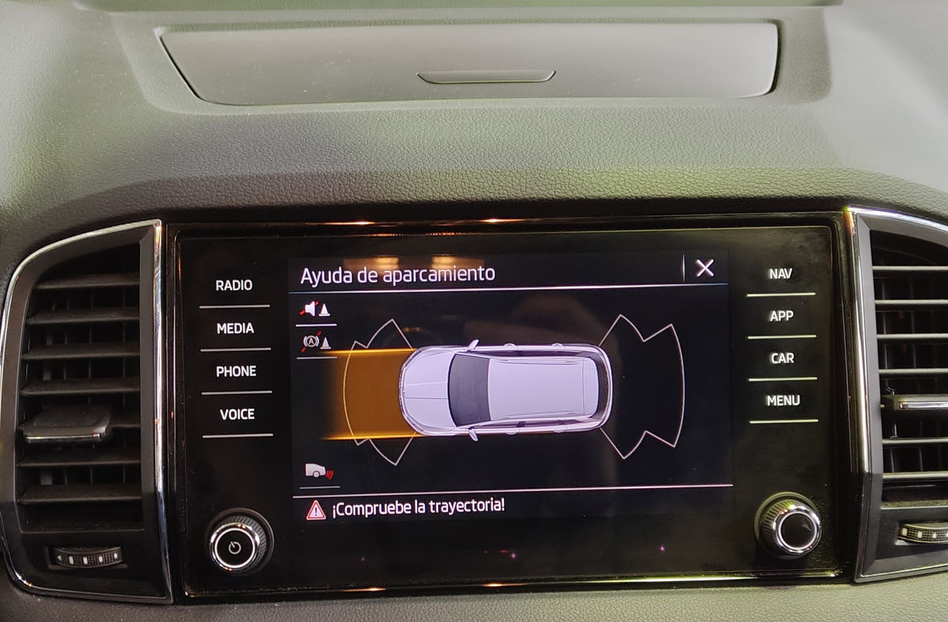 Škoda Karoq 2.0 TDI Selection - foto 28