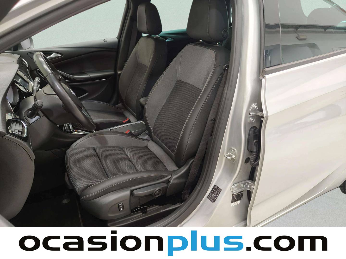 Foto asientos delanteros Opel Astra Opel Astra Sports Tourer 1.4T SHT S/S Business Elegance CVT (145 CV)