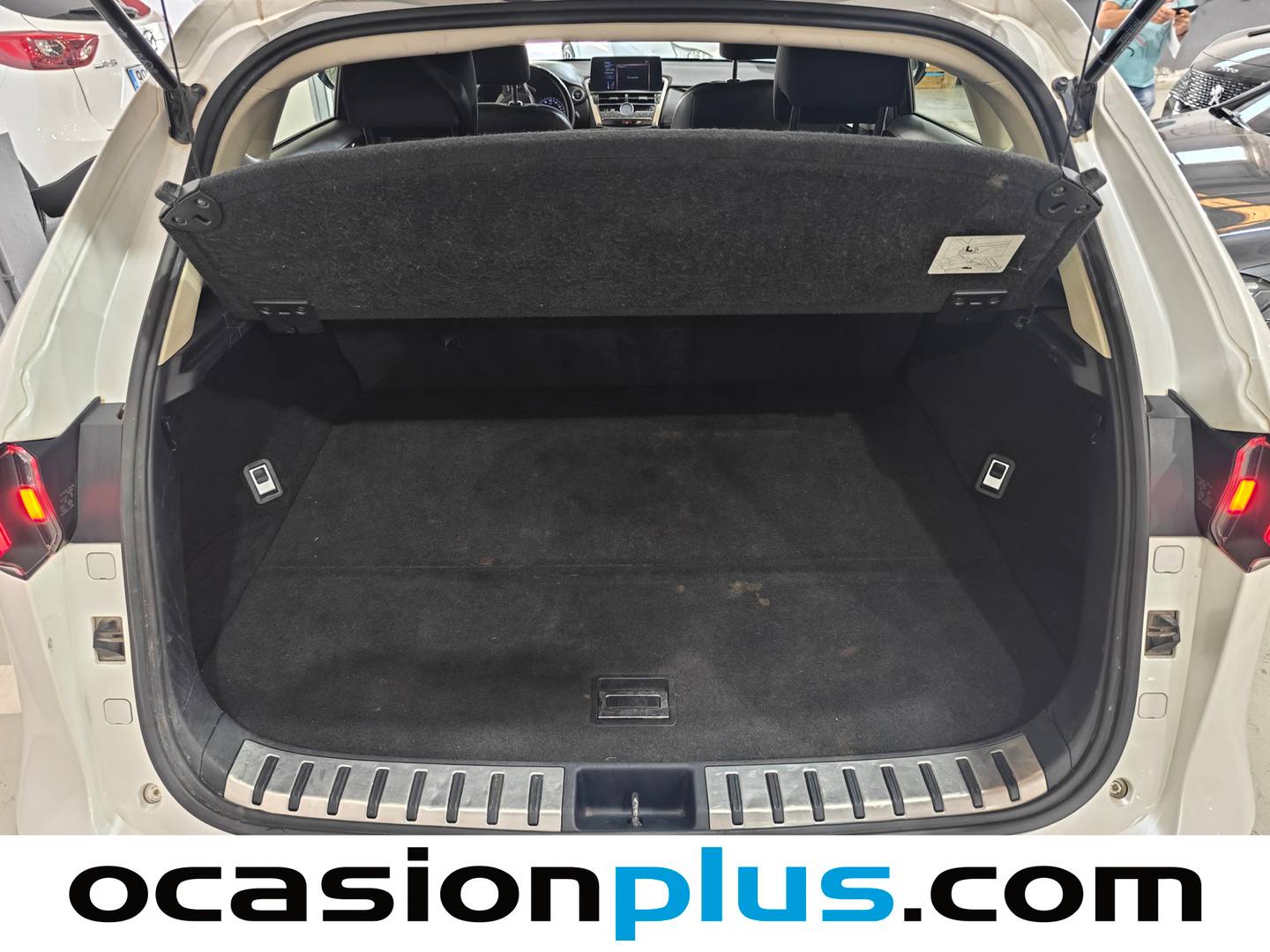 Foto Lexus NX Lexus NX 300h Business 2WD (197 CV)