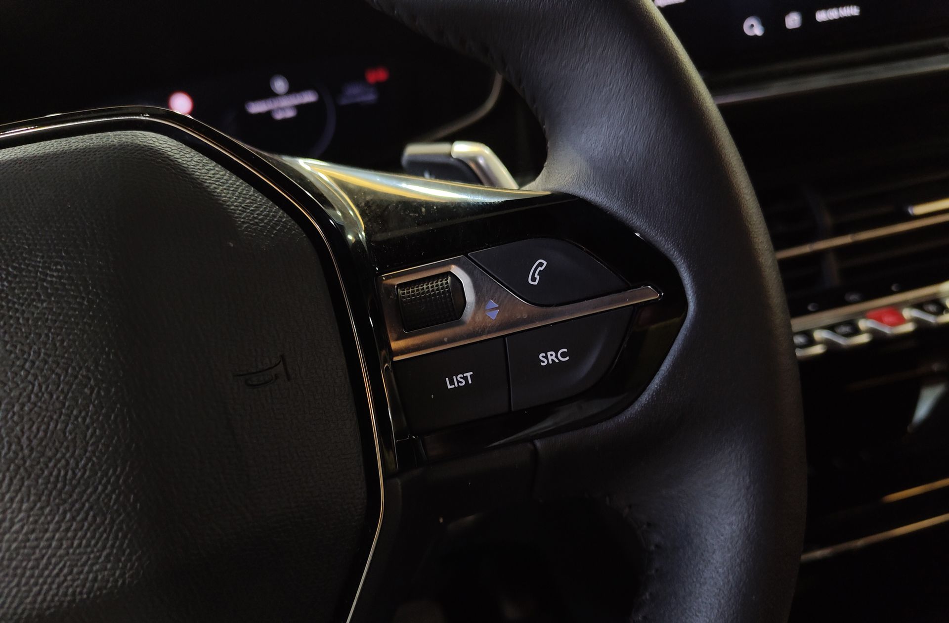 Peugeot 2008 Allure Hybrid eDCS6 - foto 28