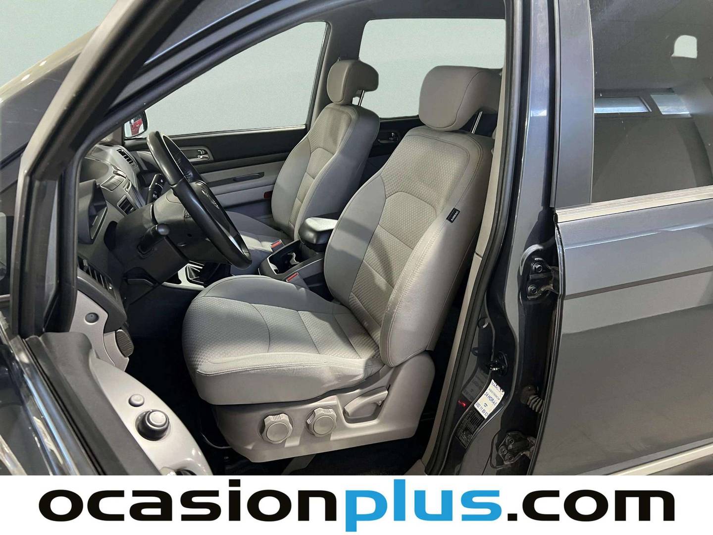 Foto asientos delanteros SsangYong Rodius Ssangyong Rodius D22T Premium (178 CV) 7 Plazas