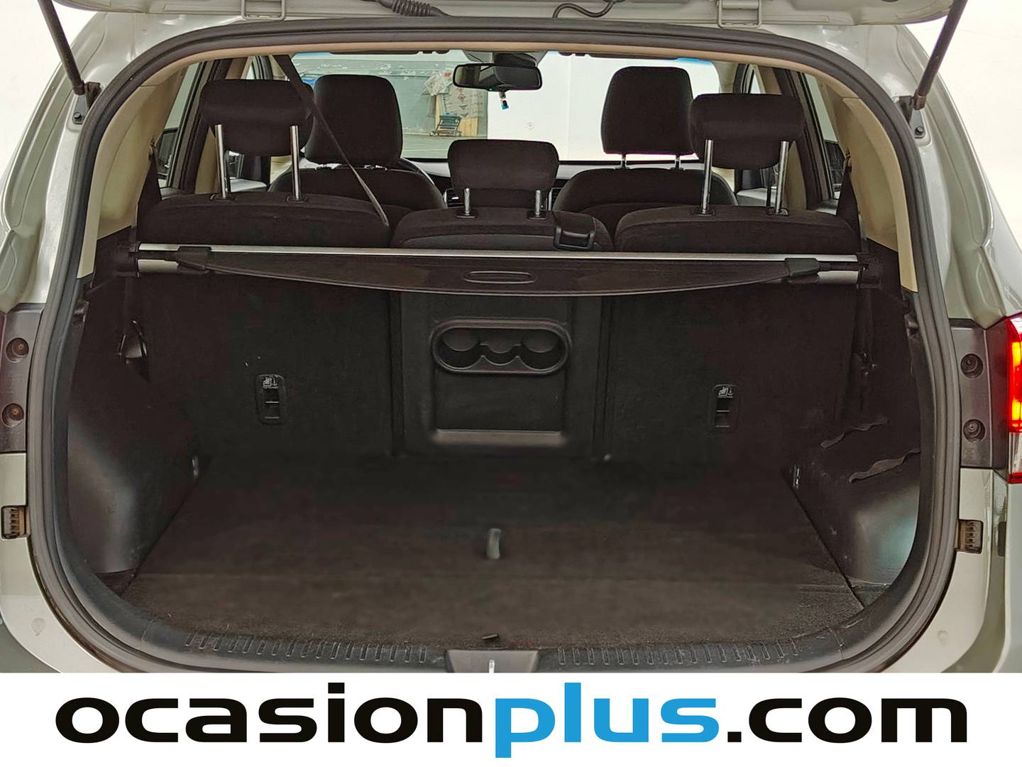 Fotos maletero KIA Carens KIA Carens 1.6 GDi UEFA Euro 2016 Eco-Dynamics (135 CV)