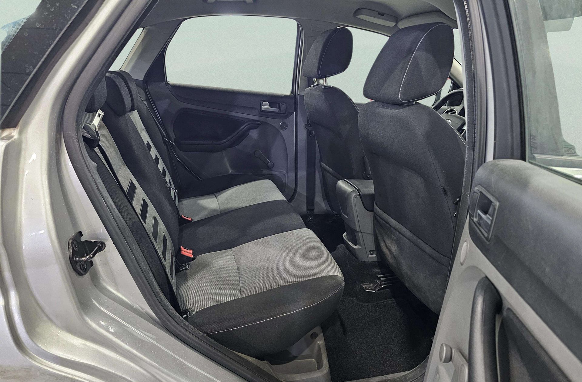 Ford Focus 1.6 TDCi Trend - foto 15