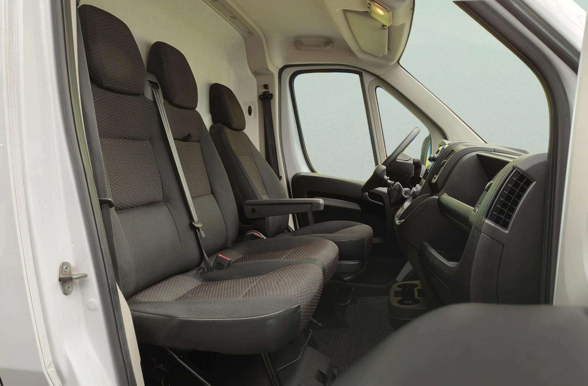 Peugeot Boxer Furgon BlueHDi 120 333 L2H2 - foto 12
