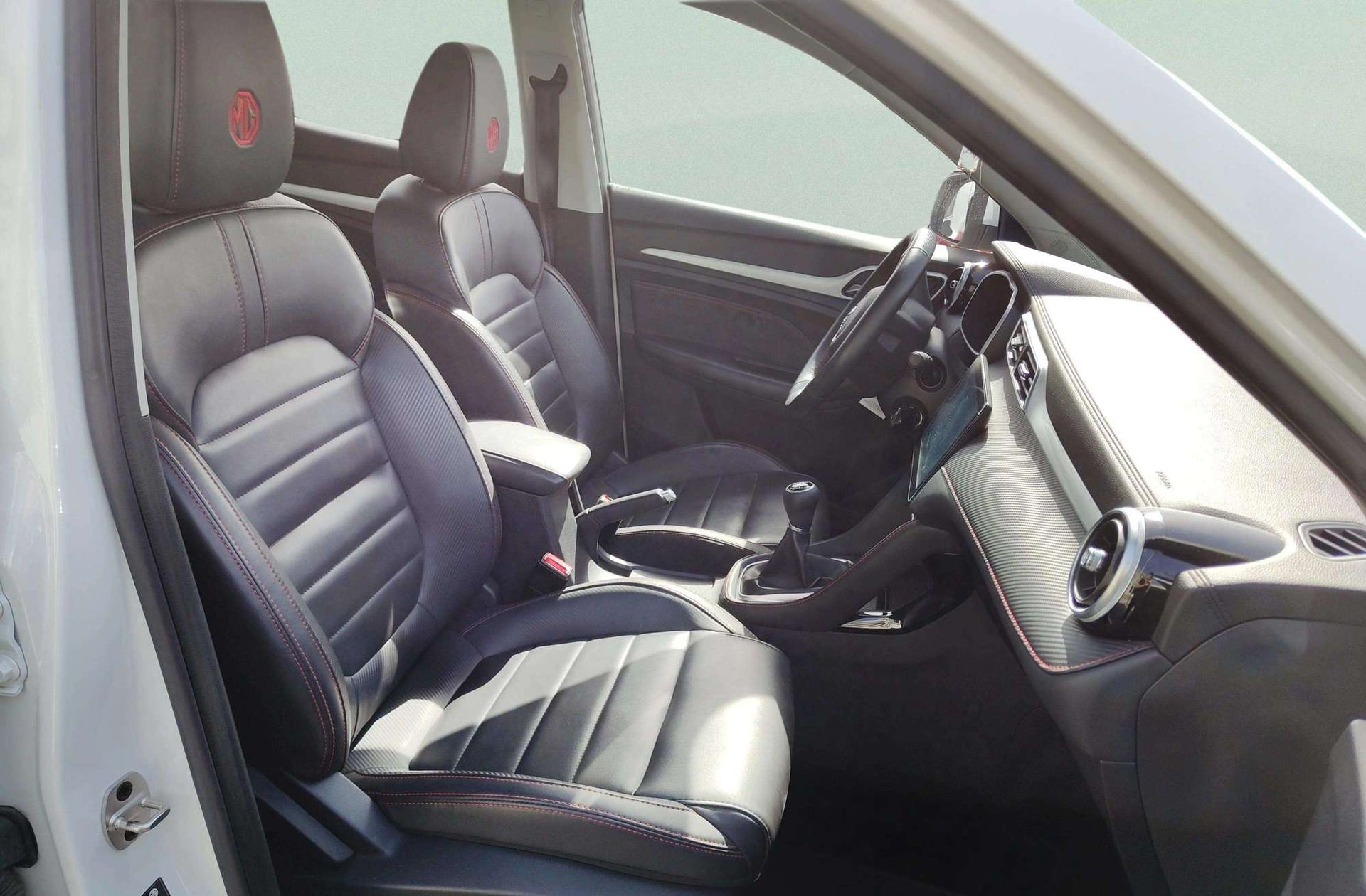 MG ZS 1.5 Luxury - foto 18