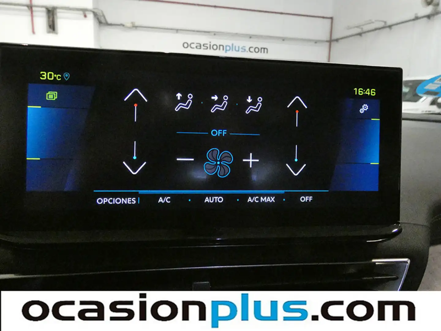 Foto Peugeot 3008 Hybrid Peugeot 3008 Hybrid 300 GT Pack e-EAT8 (300 CV)