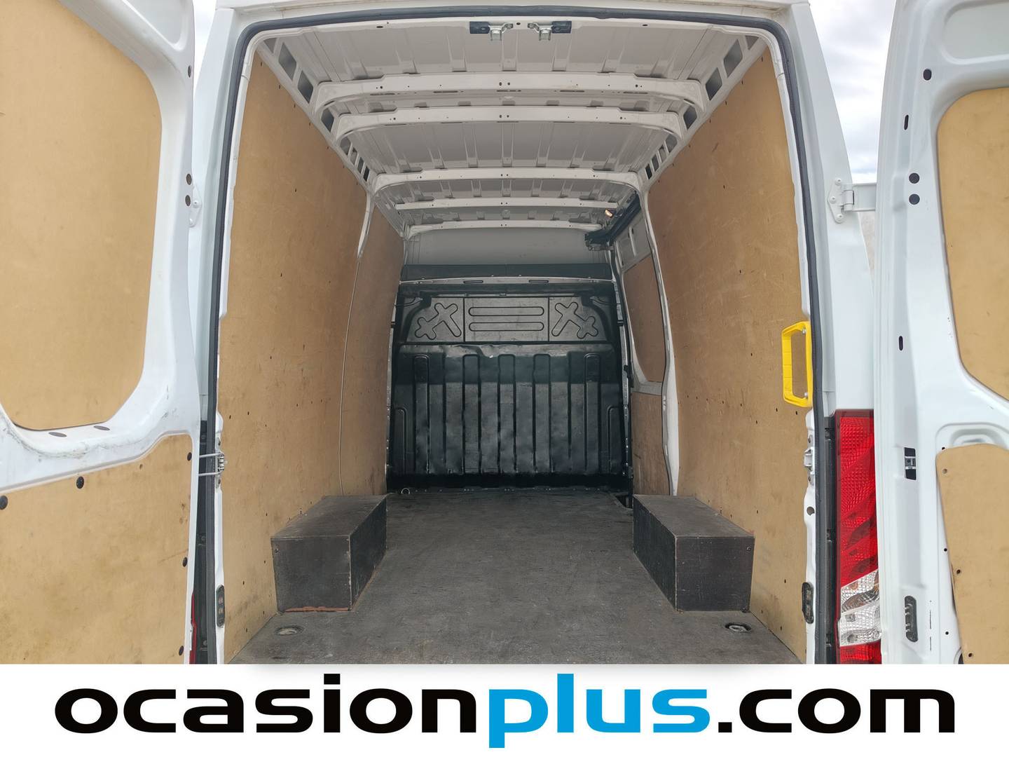 Foto asientos traseros Iveco Daily Iveco Daily 35S 16 V 3520L/H2 (156 CV) 3 Plazas