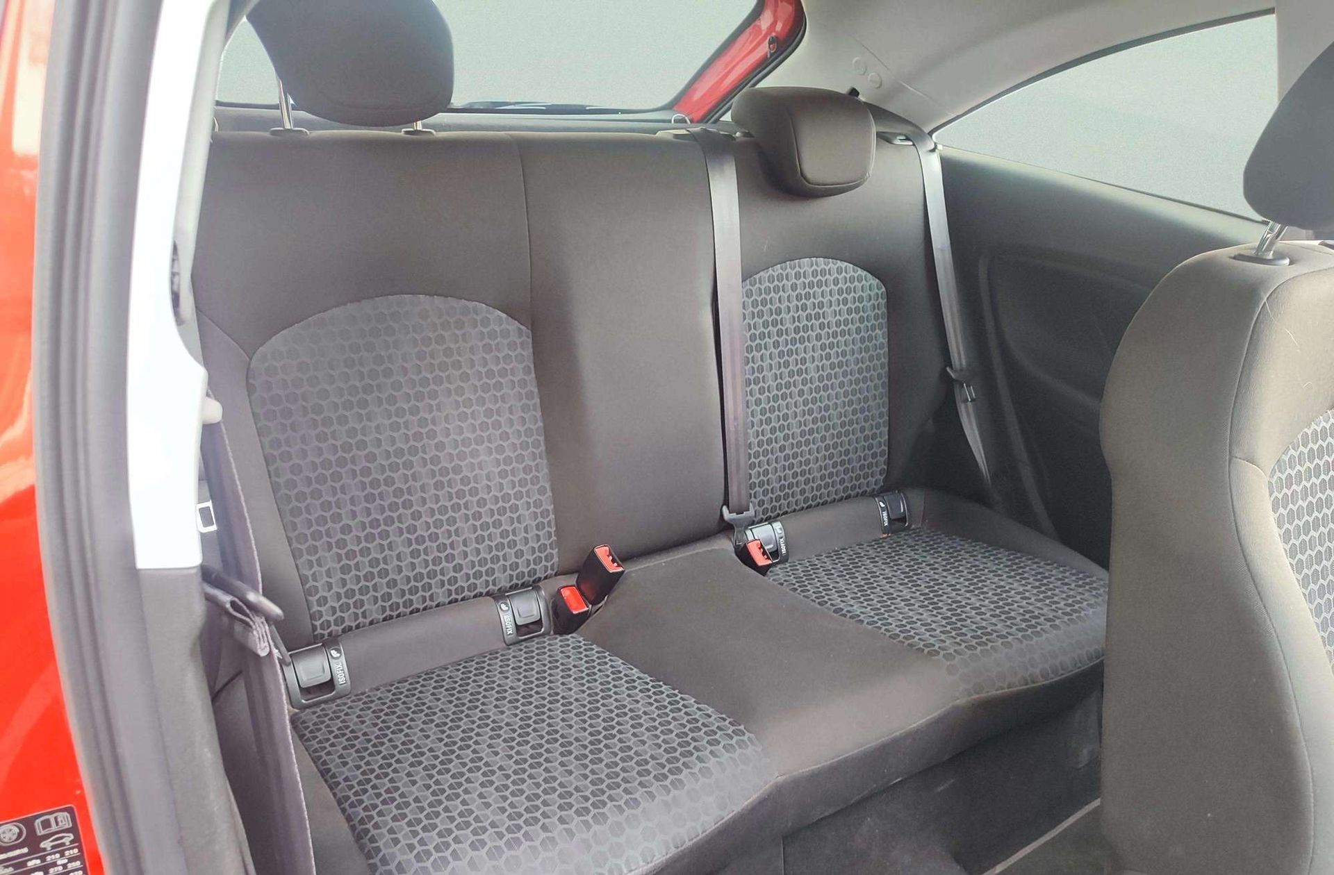 Opel Corsa 1.4 Expression - foto 13