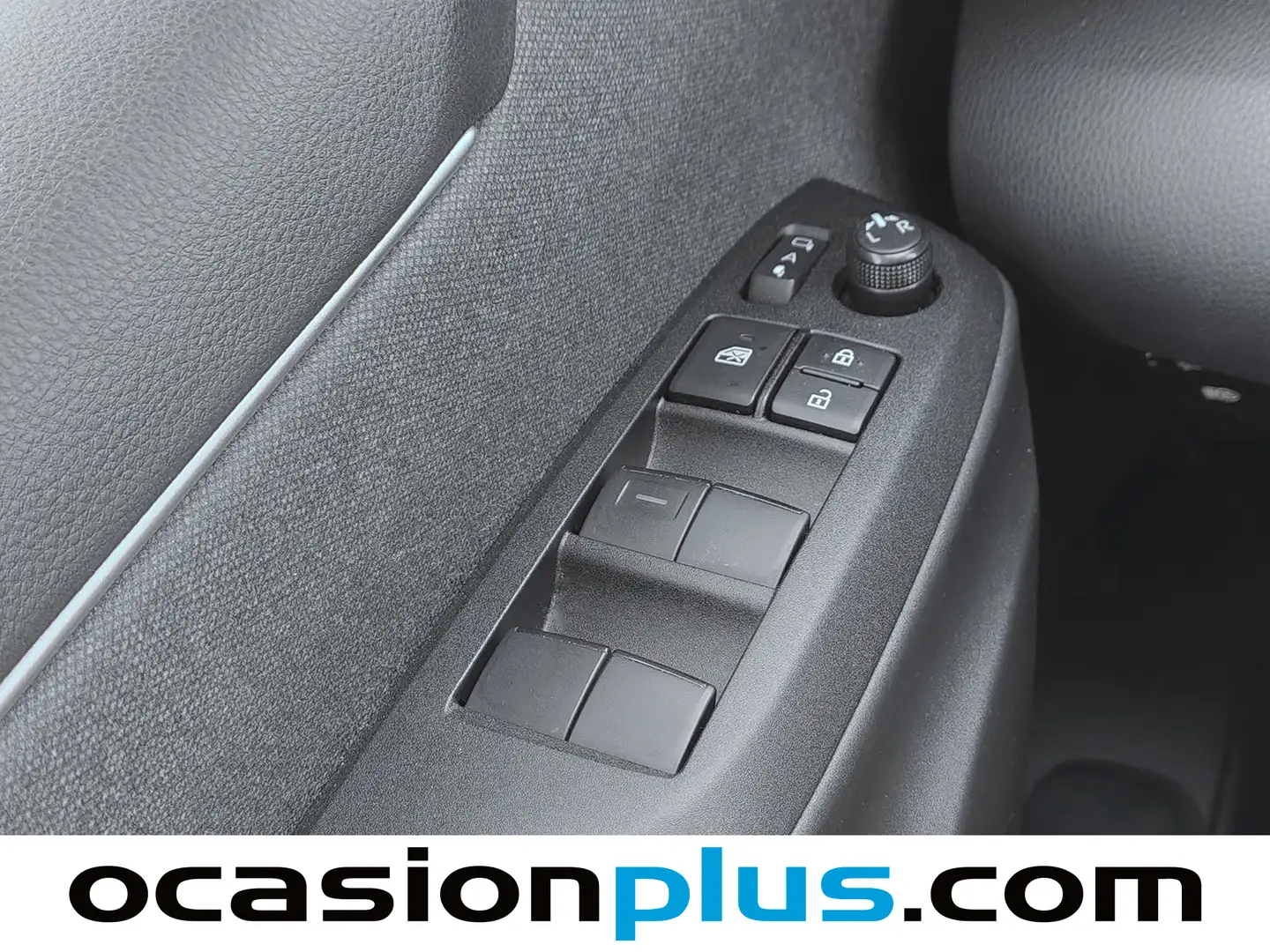 Foto Toyota Yaris Toyota Yaris 120H Business Plus (116 CV)