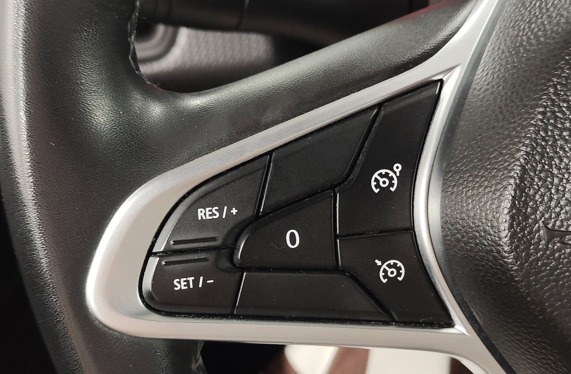 Renault Clio Zen TCe - foto 31