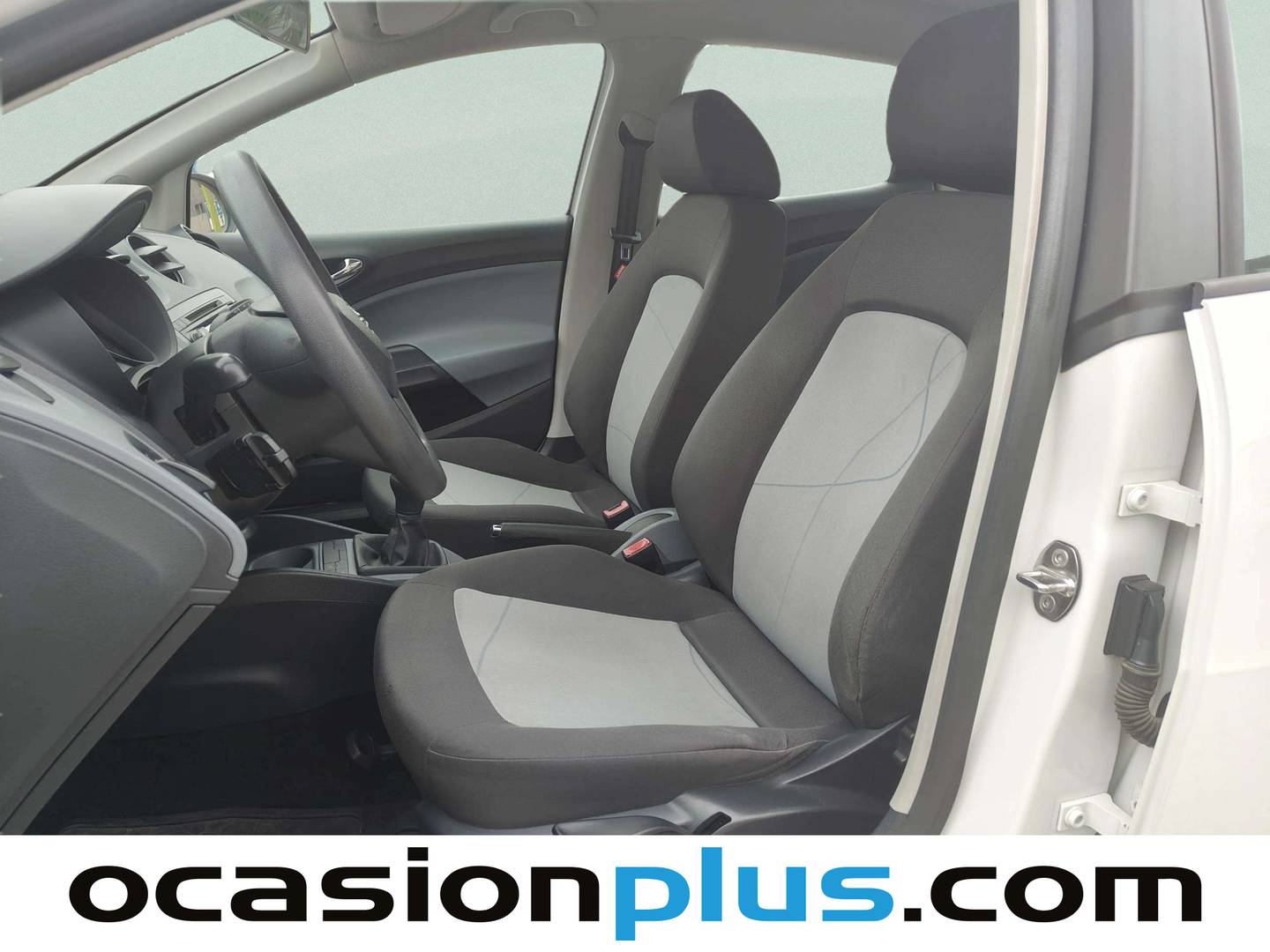 Foto asientos delanteros Seat Ibiza Seat Ibiza 1.6 TDI Reference (90 CV)