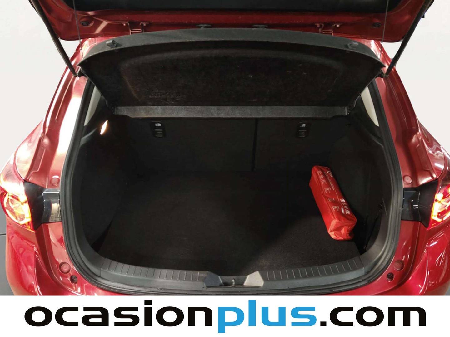 Fotos maletero Mazda Mazda3 Mazda Mazda 3 2.2 DE MT Luxury (150 CV)