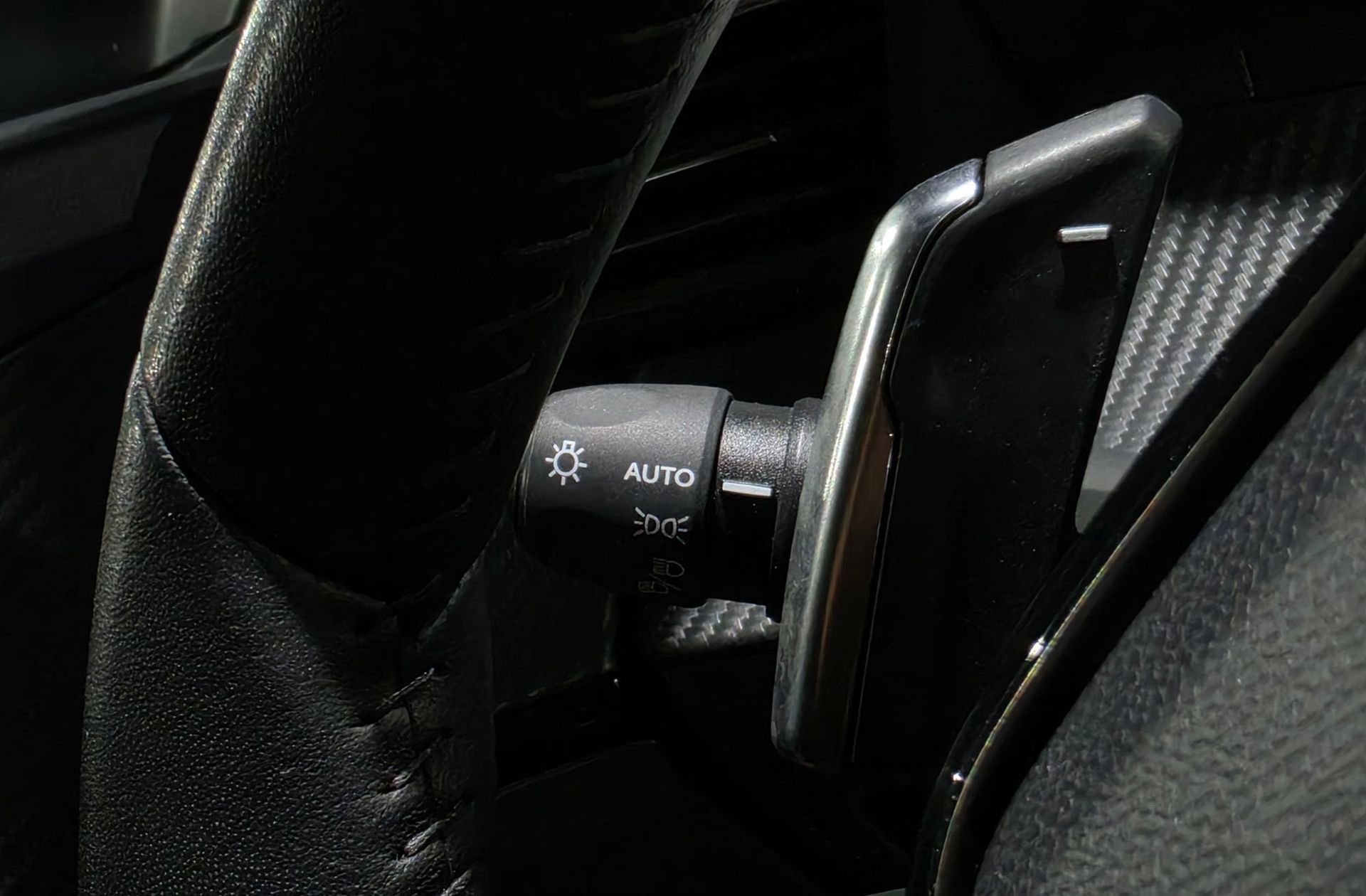 Peugeot 2008 Allure Hybrid eDCS6 - foto 25