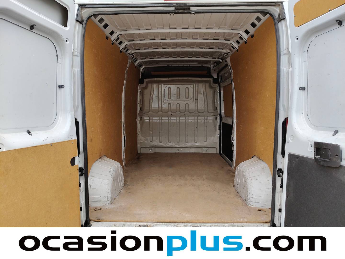 Foto asientos traseros Peugeot Boxer Peugeot Boxer Furgon BlueHDi 140 S&S 335 L3H2 (140 CV)
