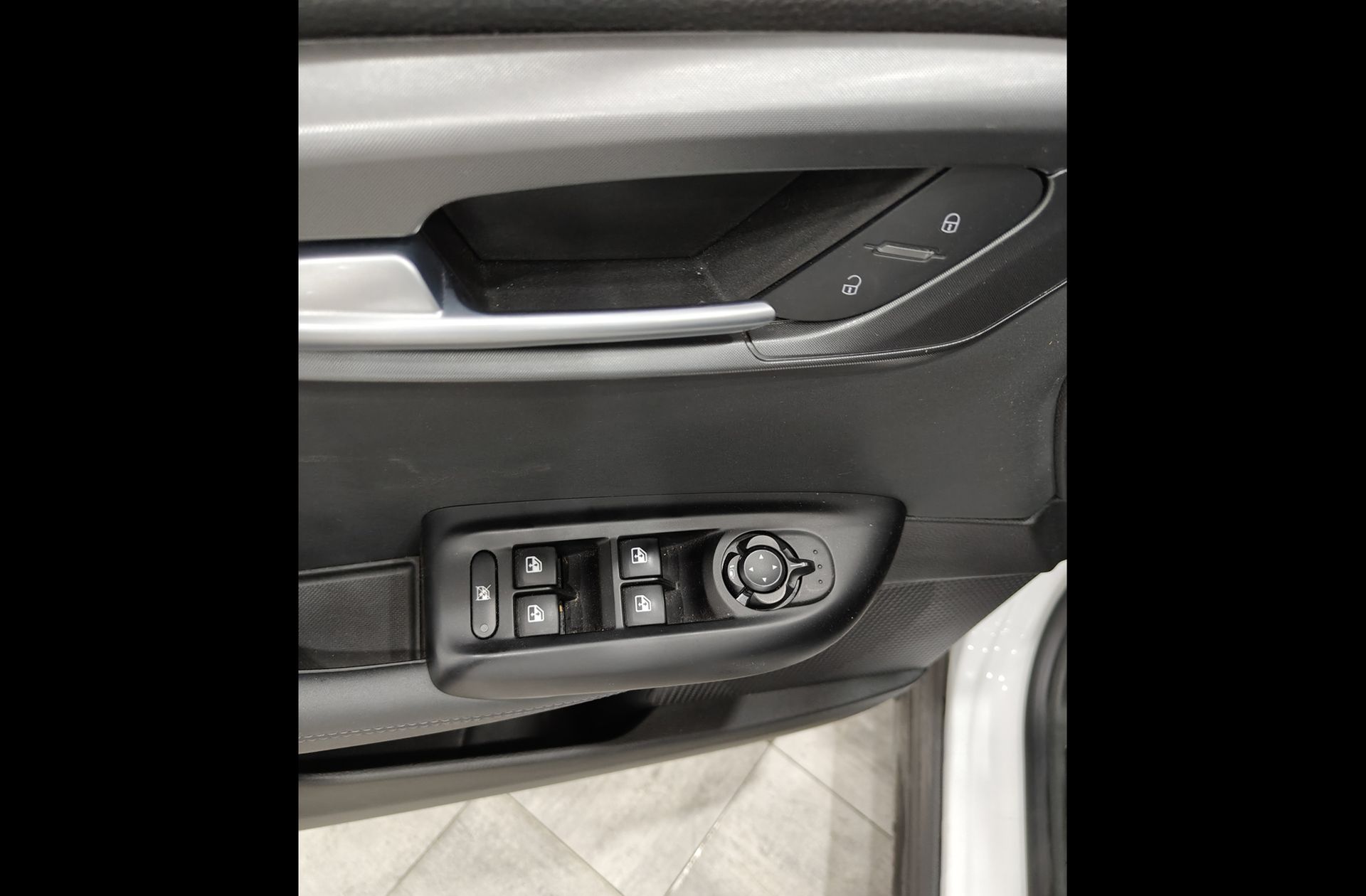 Alfa Romeo Tonale 1.5 MHEV Sprint FWD - foto 29
