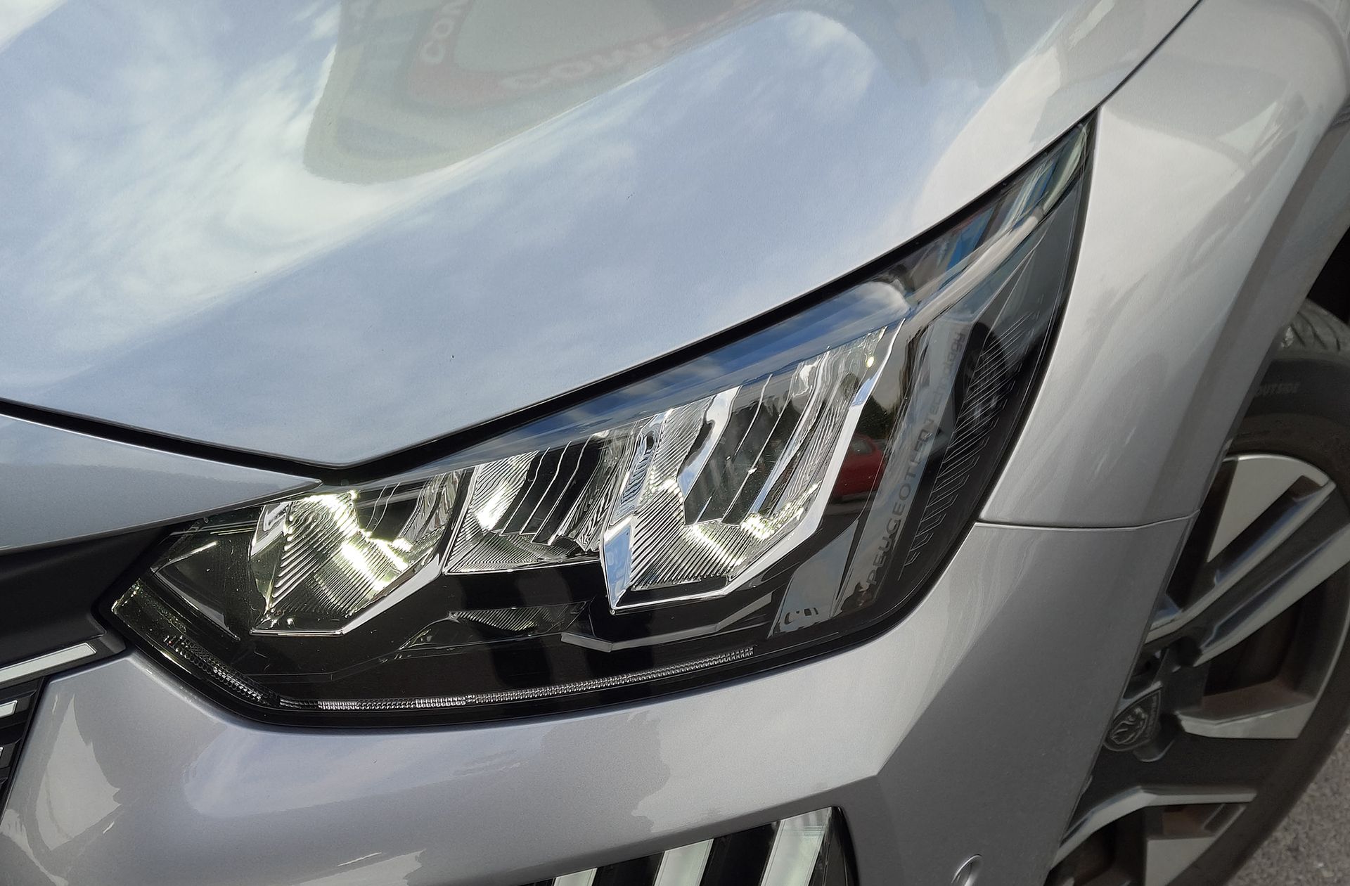 Peugeot 208 Allure Hybrid eDCS6 - foto 15