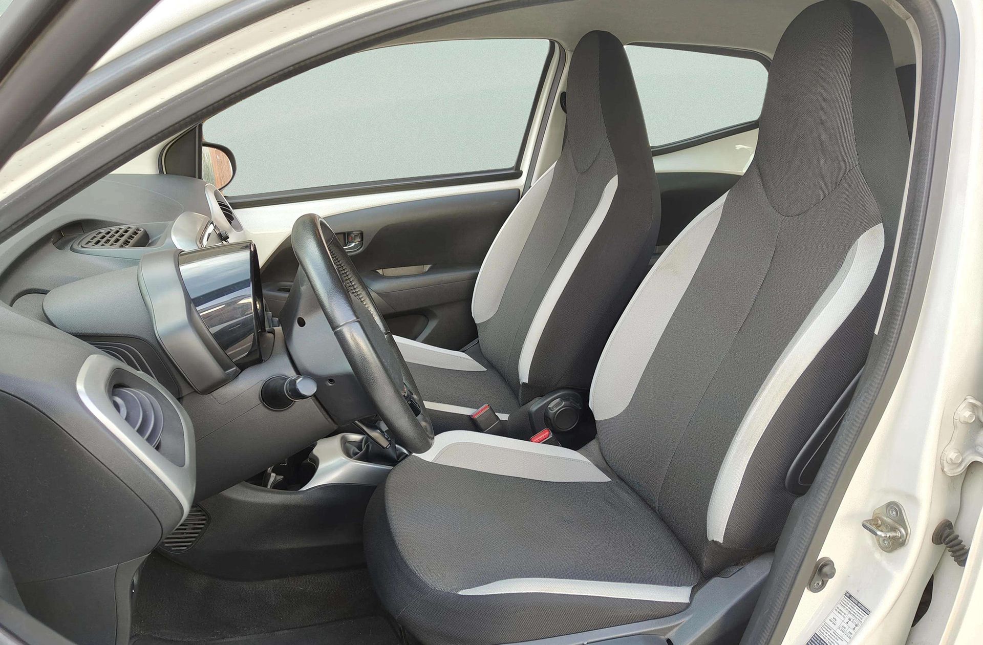 Toyota Aygo 1.0 70 x-play - foto 9