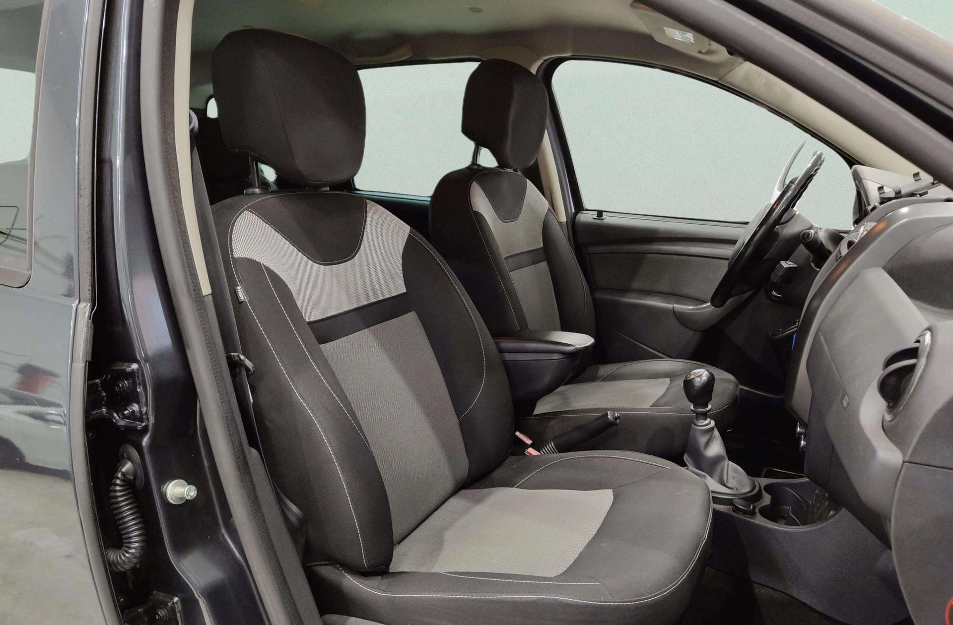 Dacia Duster Laureate dCi - foto 15
