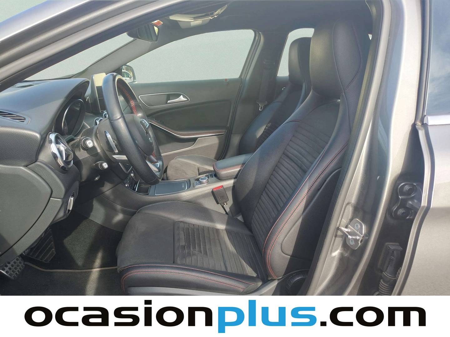 Foto asientos delanteros Mercedes GLA Mercedes-Benz GLA 180 (122 CV) Pack AMG