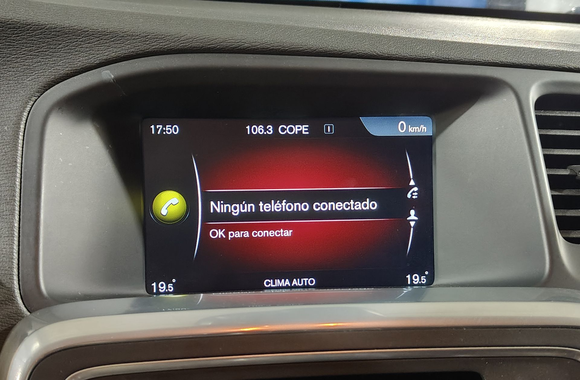 Volvo V60 Cross Country D3 Kinetic - foto 32
