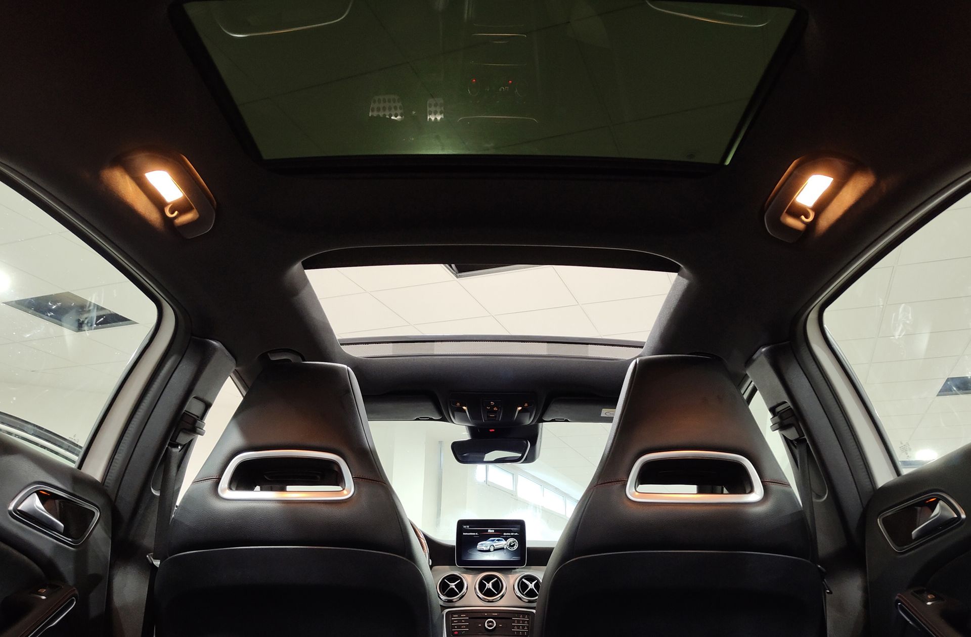 Mercedes-Benz GLA 200 d Pack AMG - foto 6