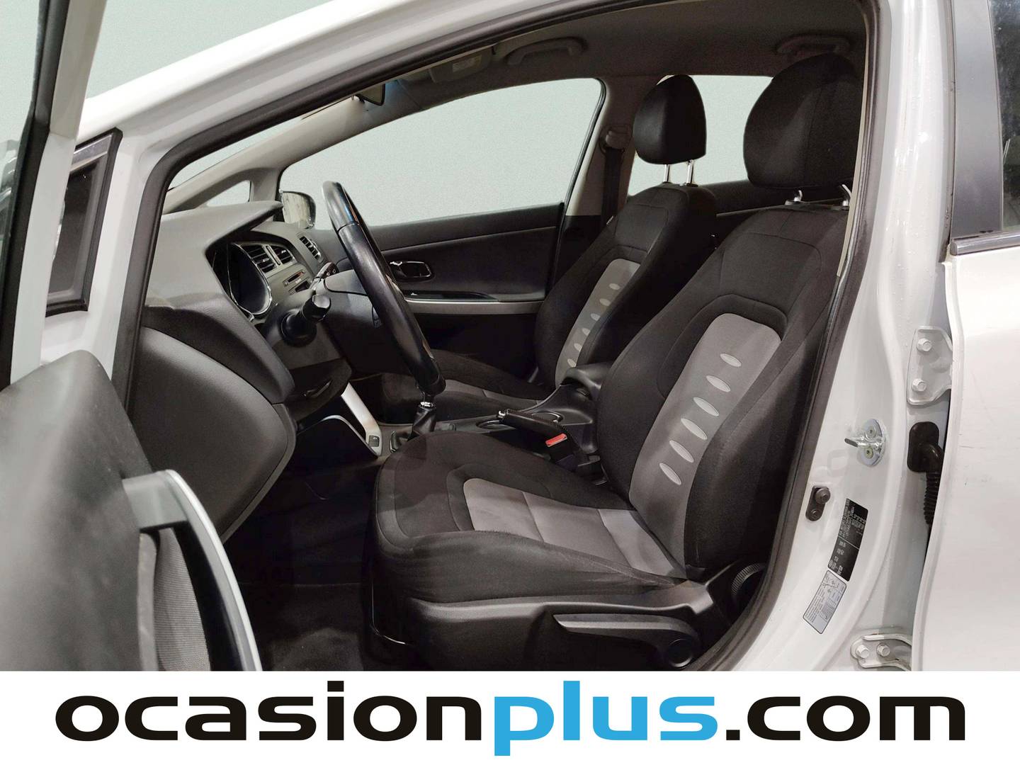 Foto asientos delanteros KIA Ceed KIA Ceed 1.4 CVVT Drive (100 CV)