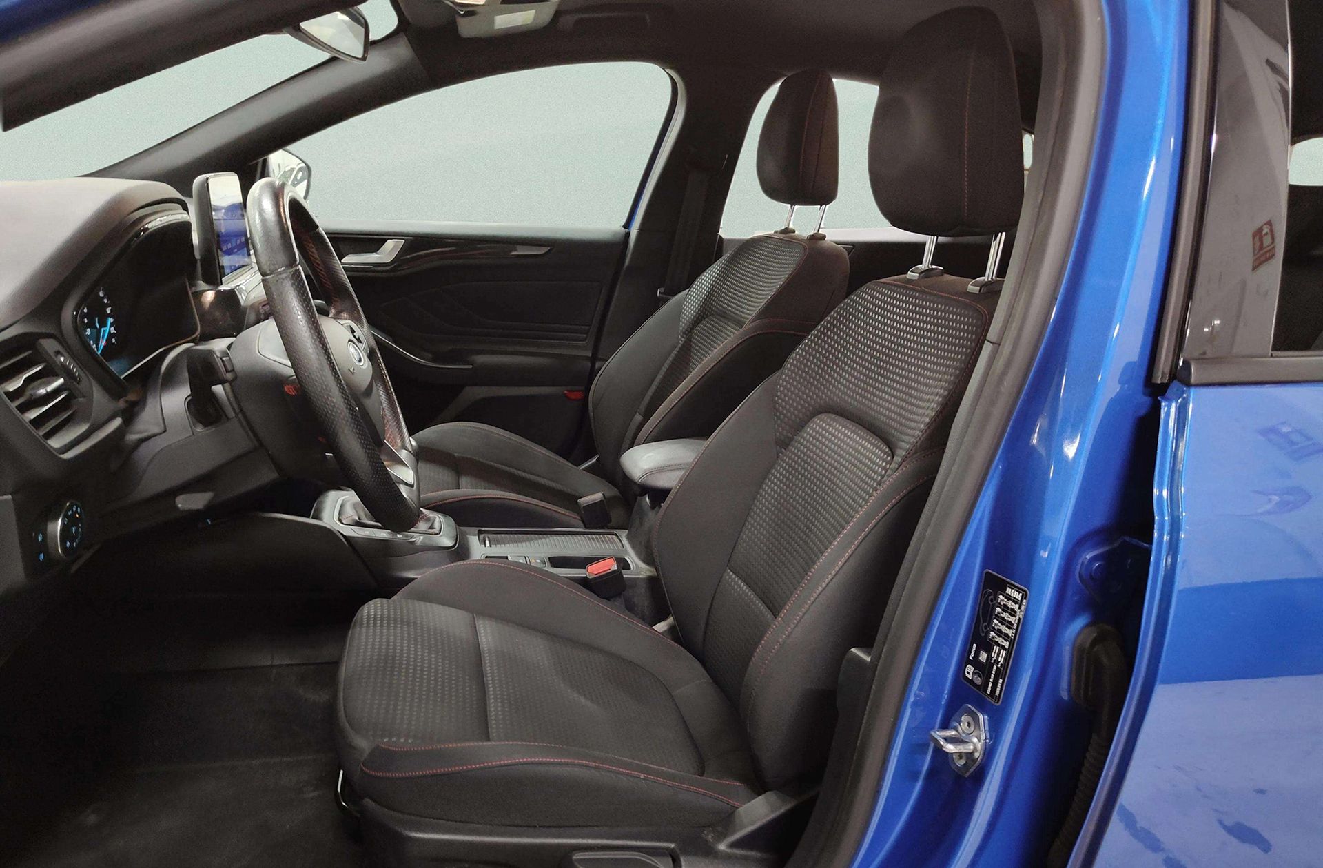 Ford Focus 1.0 EcoBoost MHEV ST-Line - foto 12
