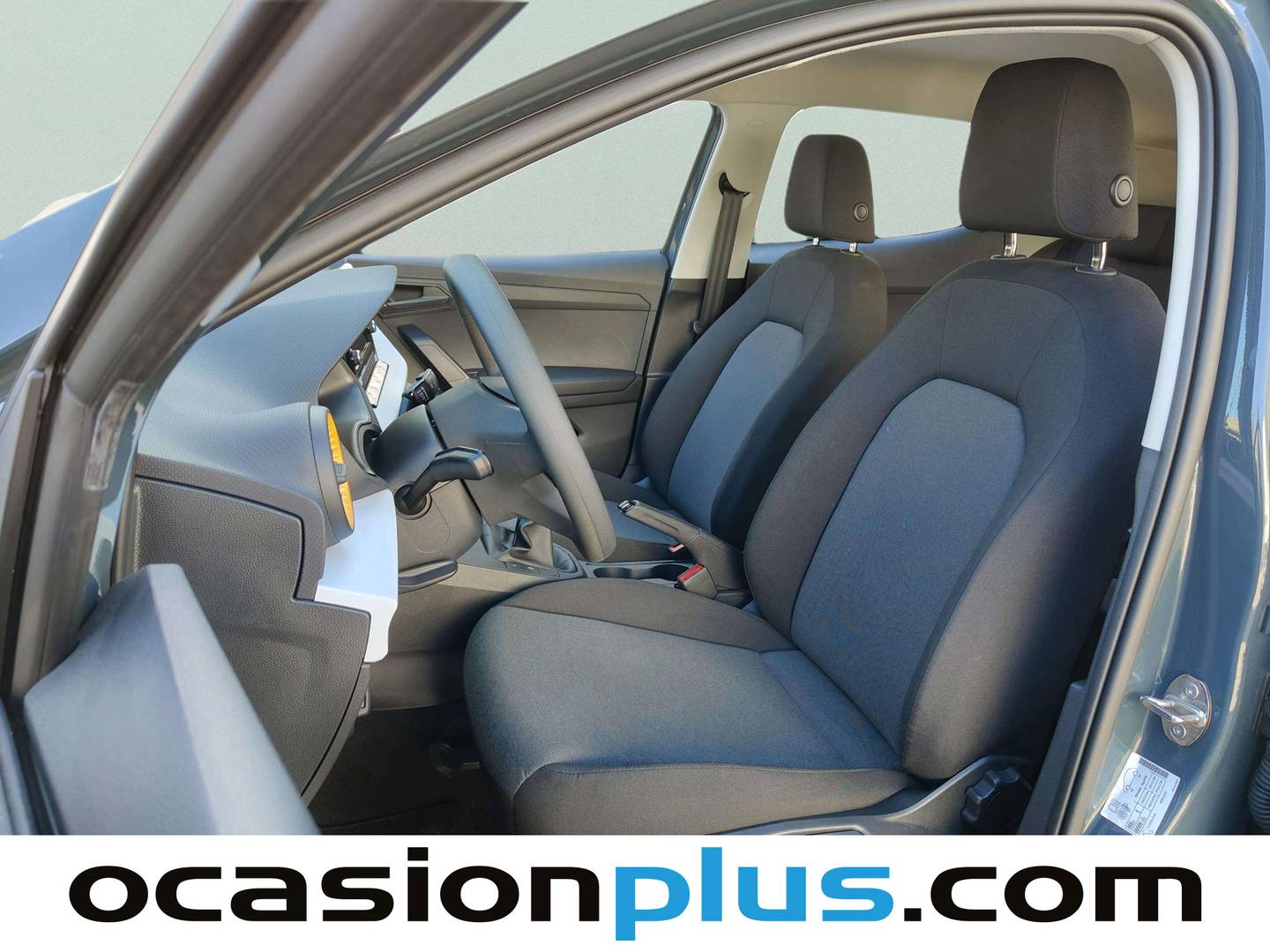 Foto asientos delanteros Seat Ibiza SEAT Ibiza 1.0 MPI Reference Salta (80 CV)