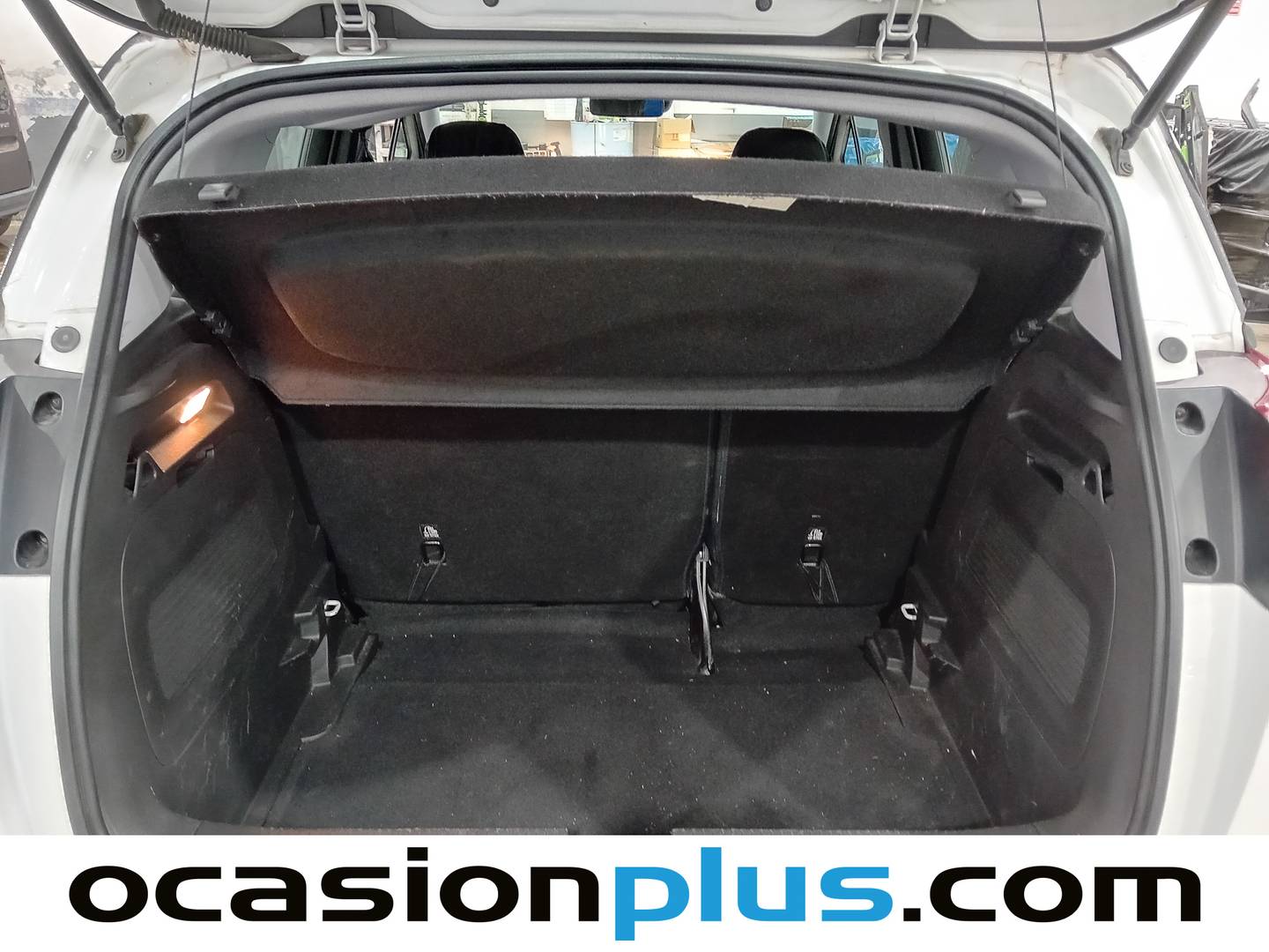 Fotos maletero Opel Crossland X Opel Crossland X 1.2 MPFI Selective (81 CV)