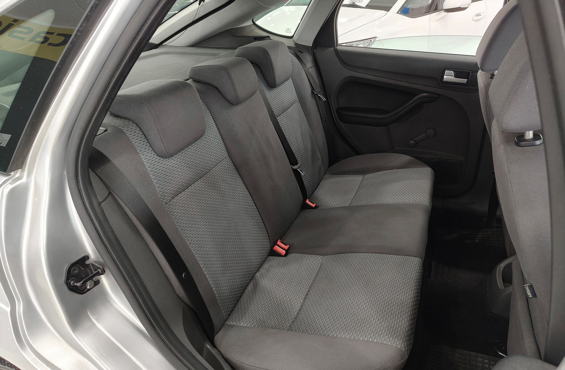 Ford Focus 1.6 Trend - foto 15