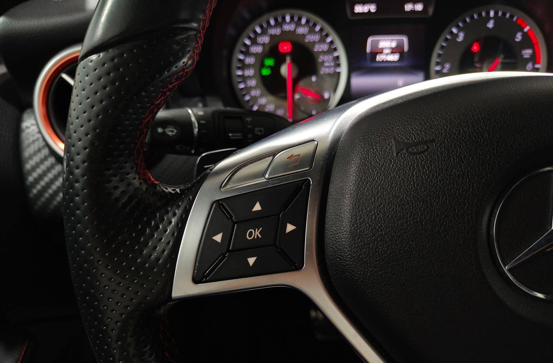 Mercedes-Benz Clase A 200 CDI AMG Line - foto 34