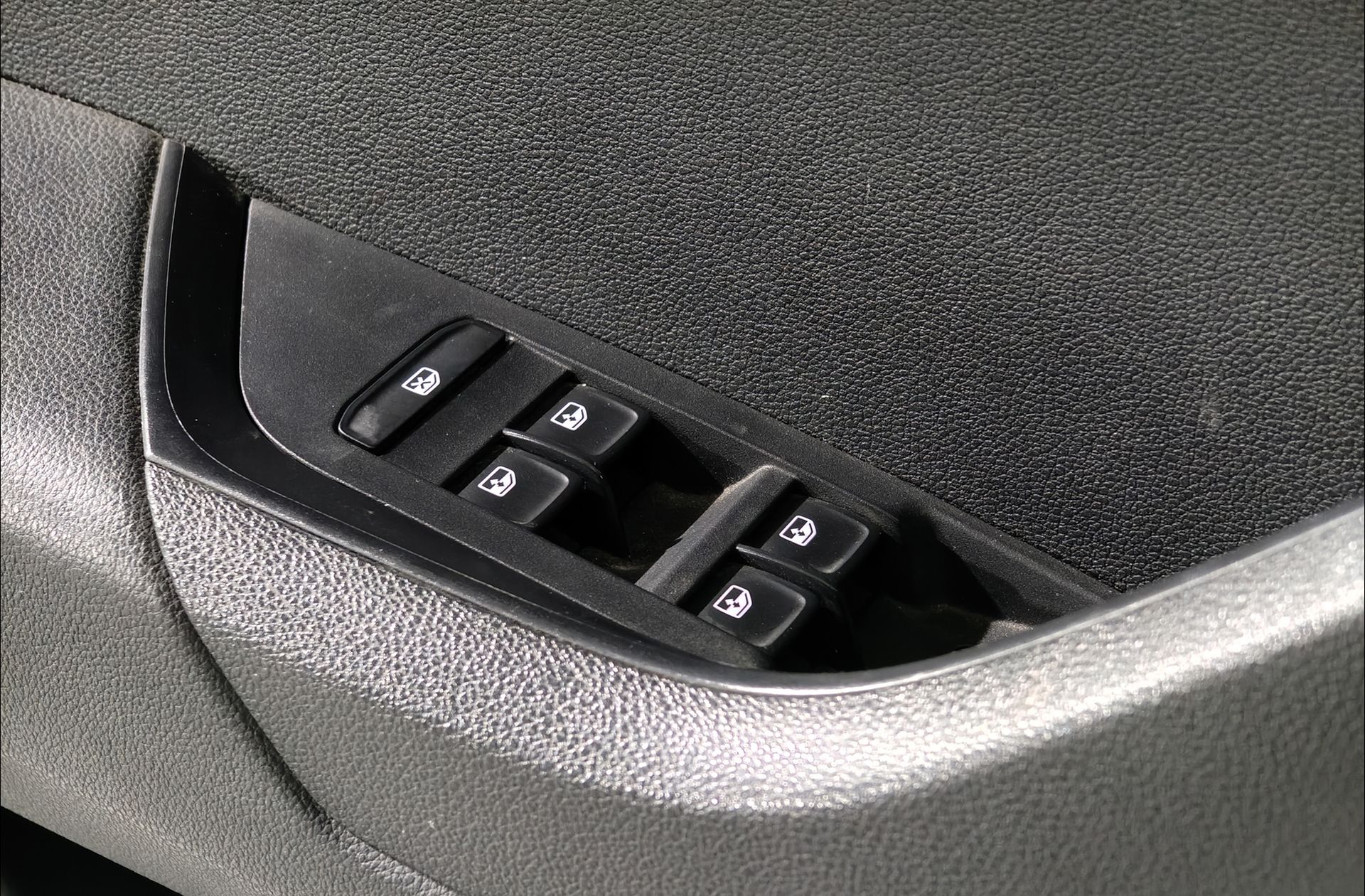Škoda Karoq 2.0 TDI Ambition 4x4 DSG - foto 35