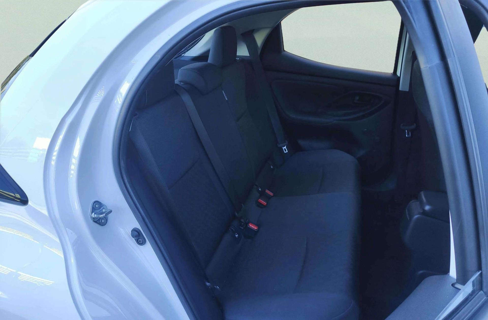 Toyota Yaris 120H Business Plus - foto 14