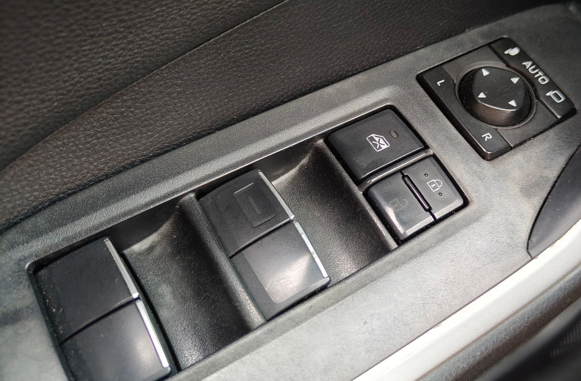 Toyota RAV4 2.5l hybrid Advance 4WD - foto 31