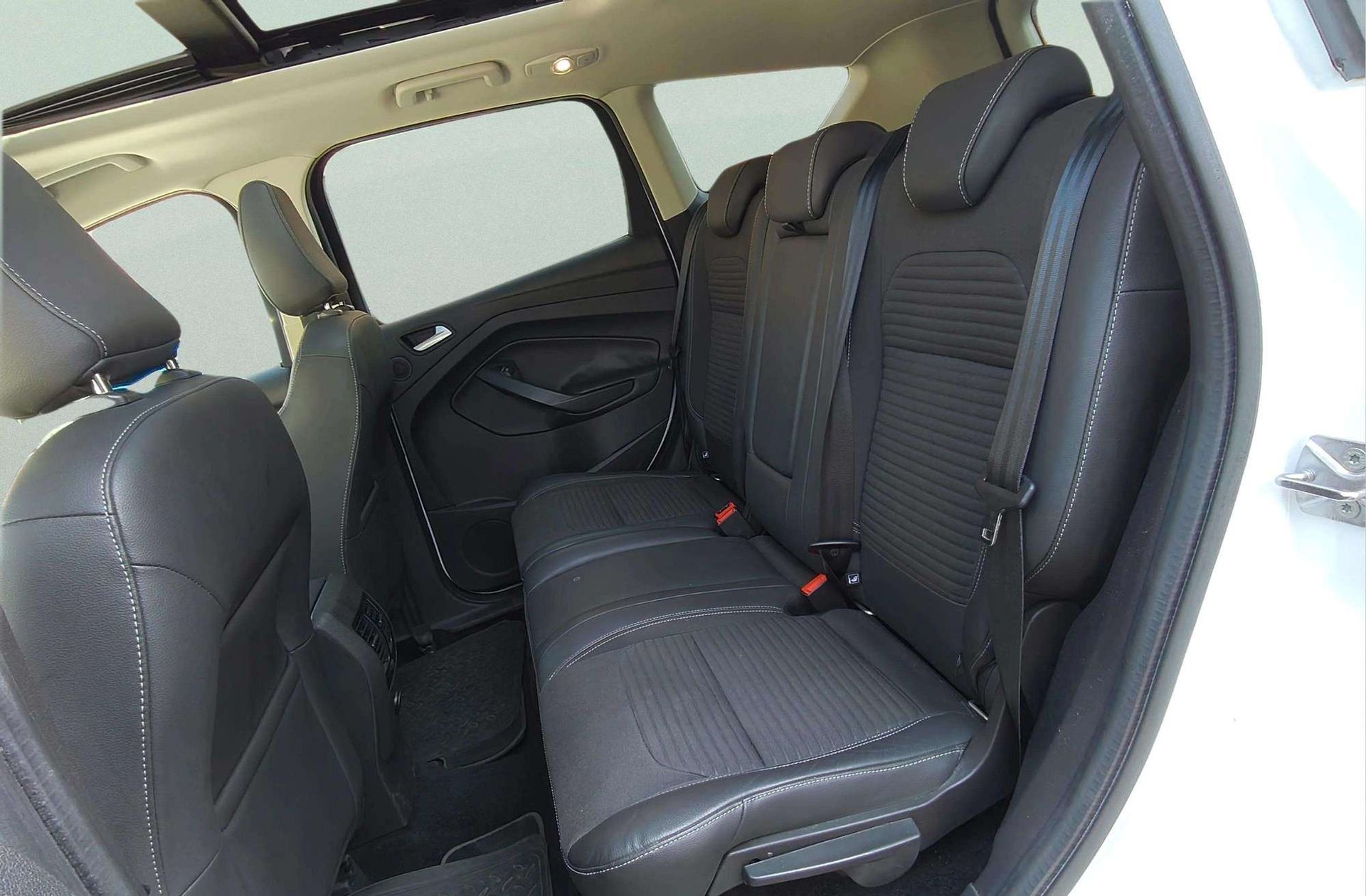 Ford Kuga 1.5 TDCi Titanium 4x2 - foto 13