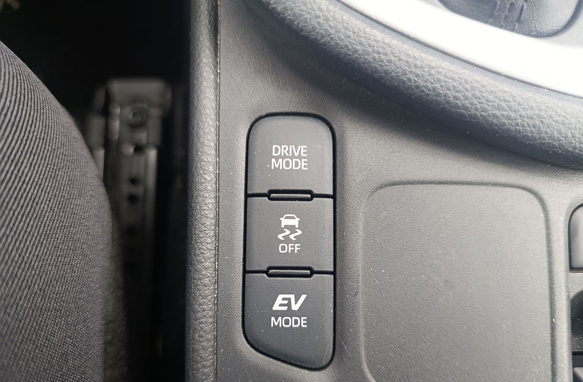 Toyota Yaris 120H Active Plus - foto 31