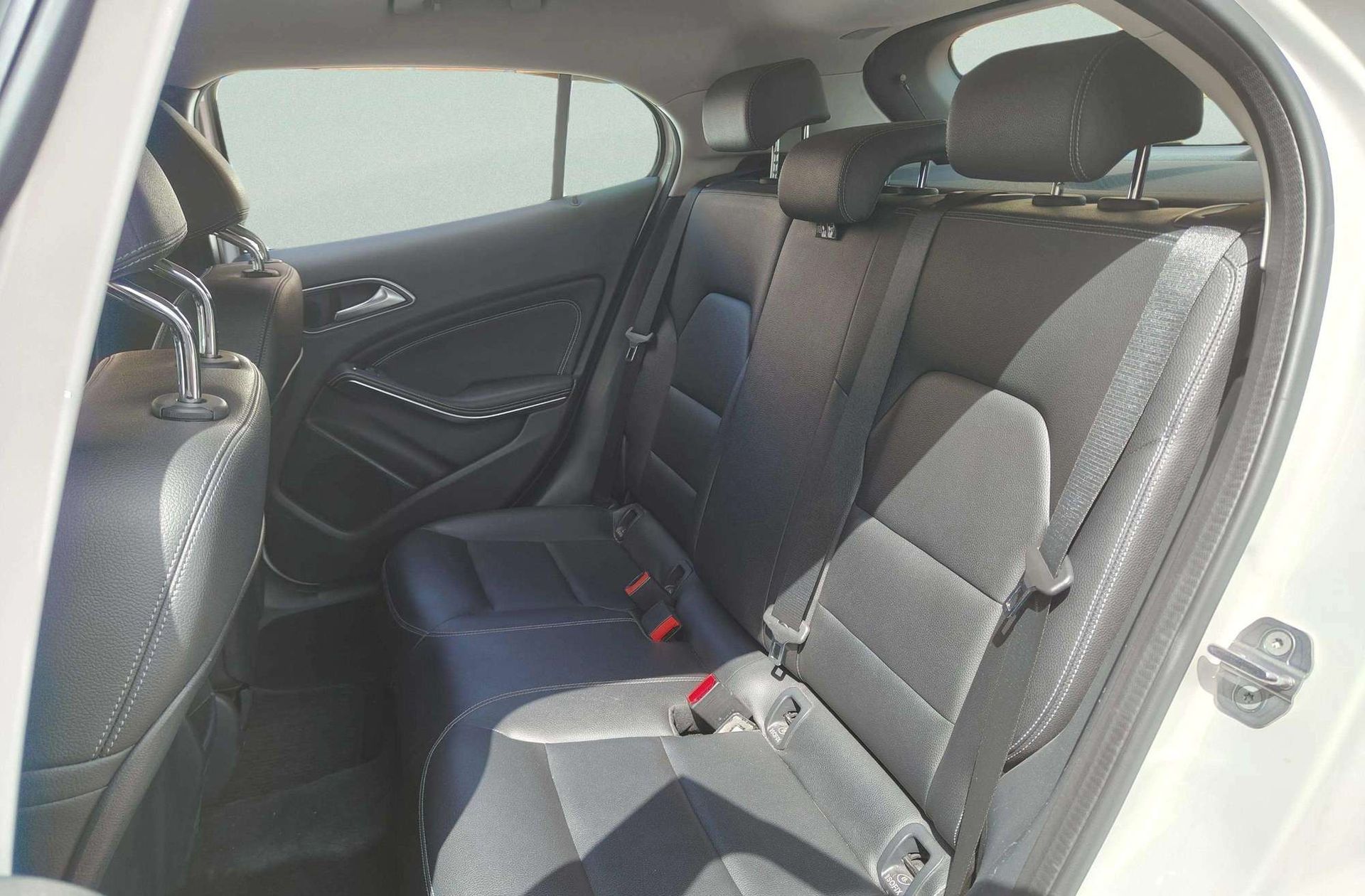 Mercedes-Benz GLA 180 - foto 15
