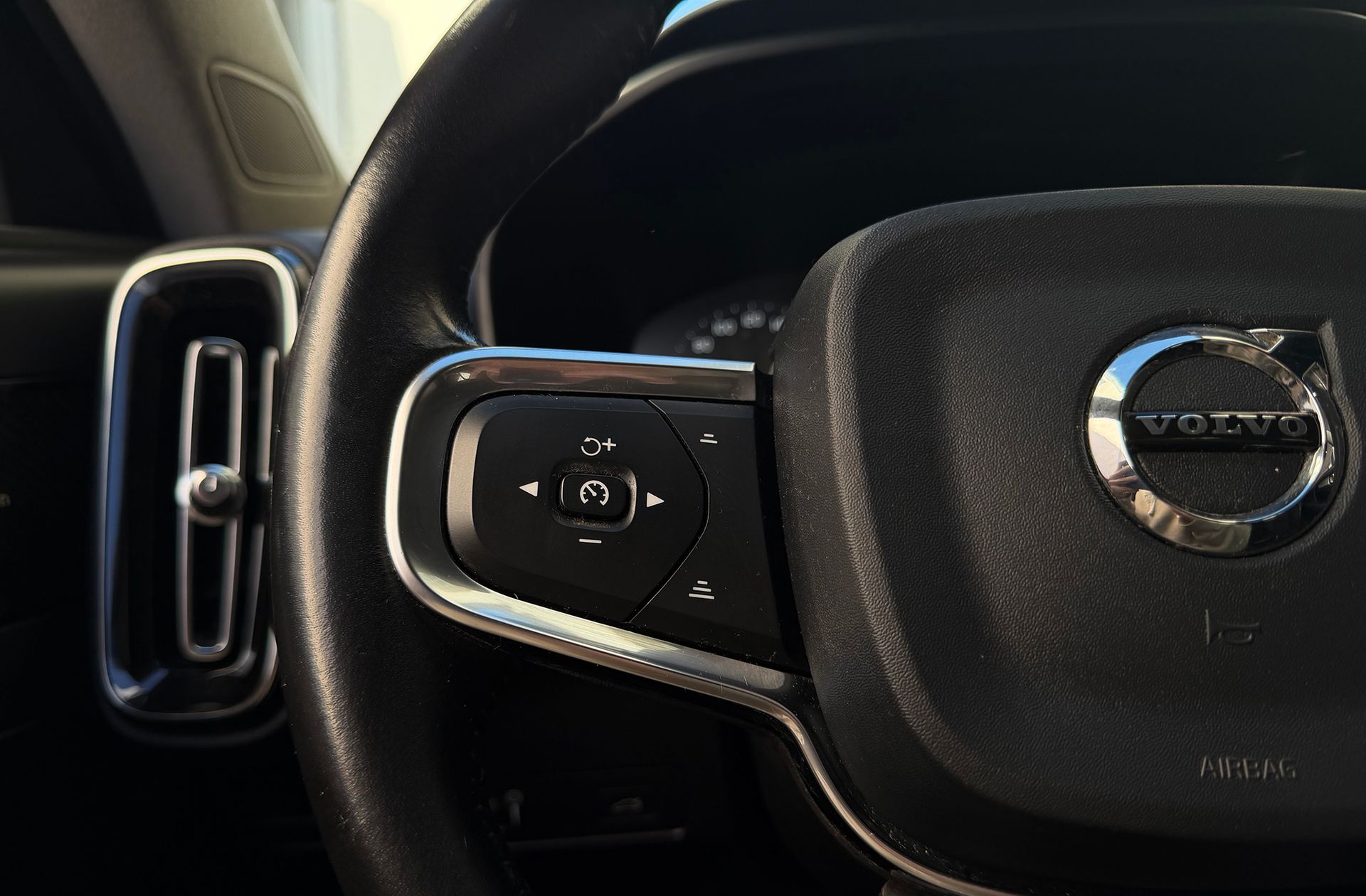 Volvo XC40 T4 Momentum - foto 24