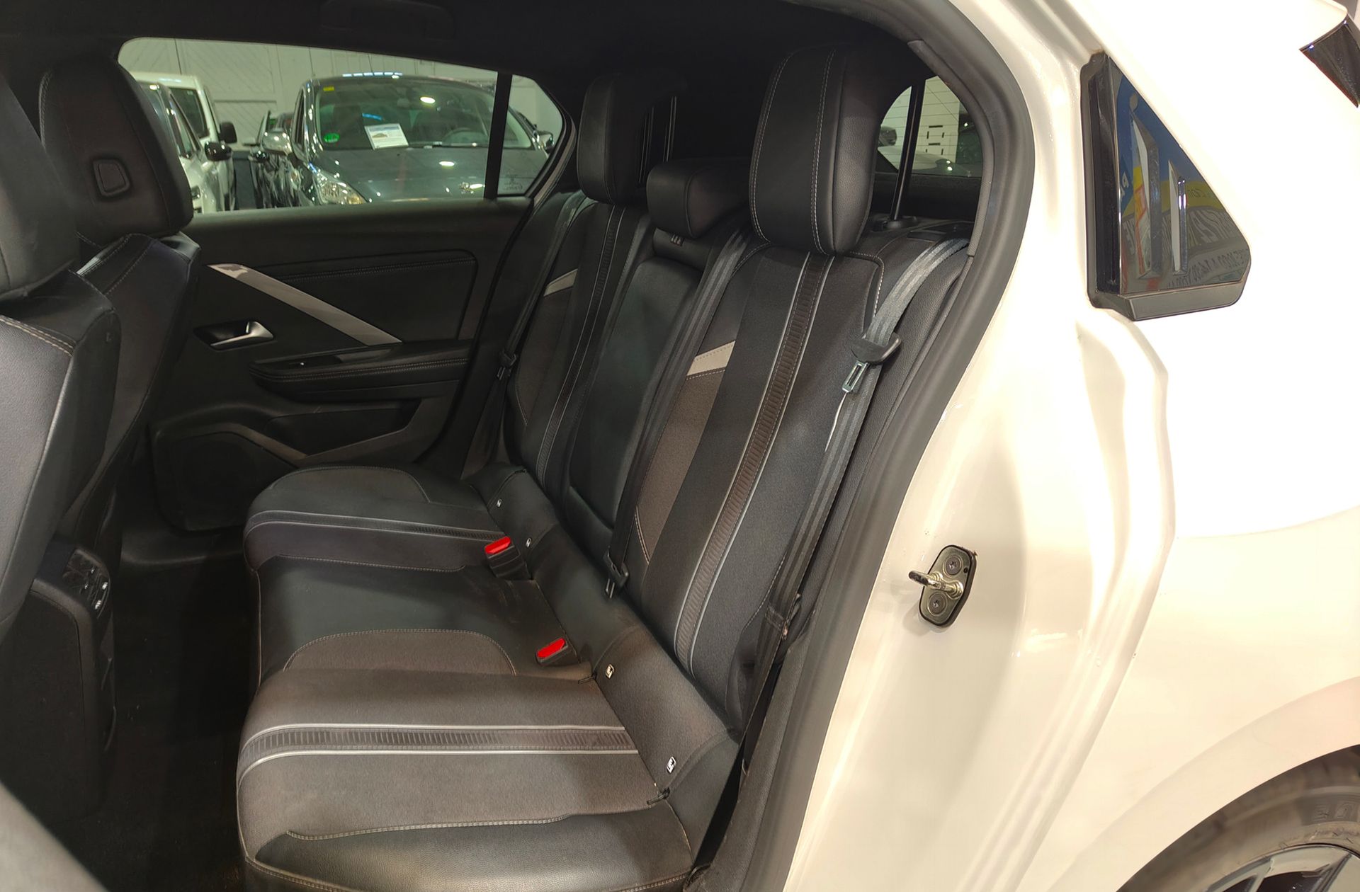 Opel Astra 1.2 Turbo XHT GS - foto 17