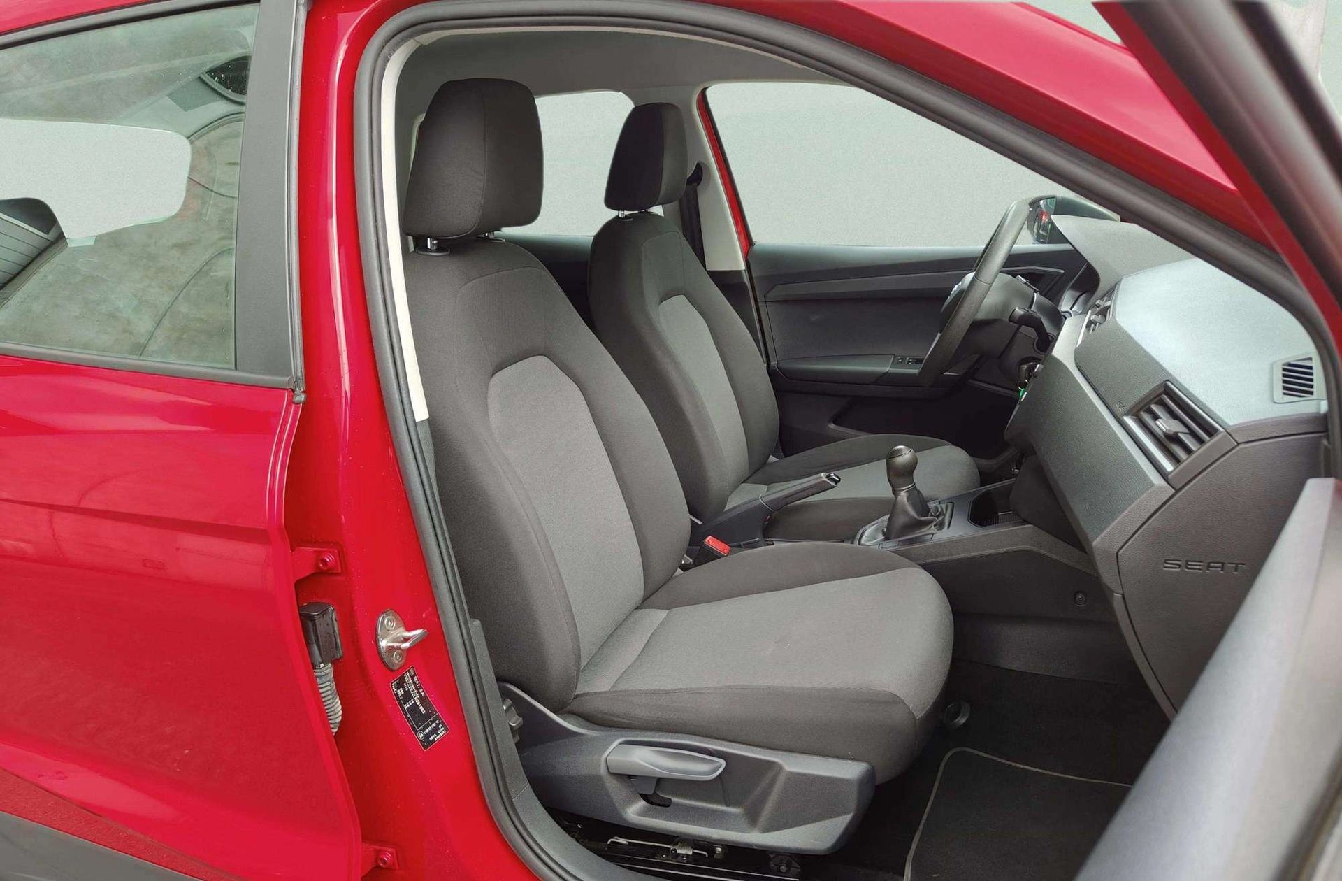SEAT Arona 1.0 TGI GNC Reference Edition - foto 17