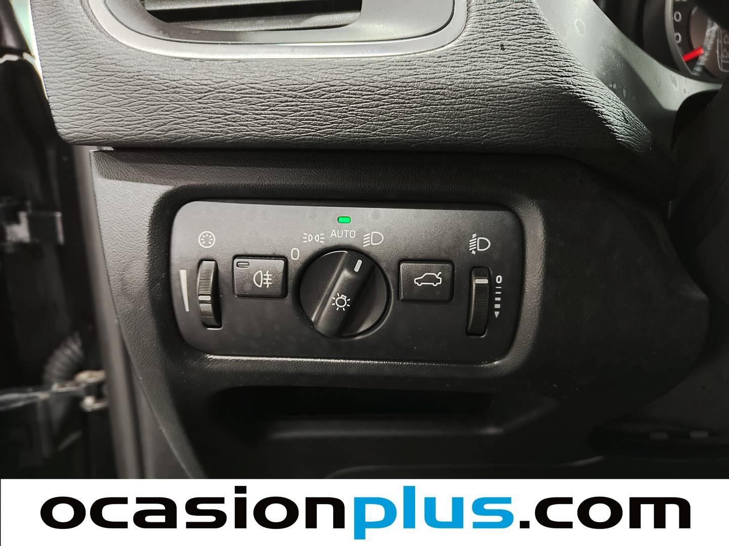 Foto Volvo V40 Cross Country Volvo V40 Cross Country D2 Momentum (120 CV)