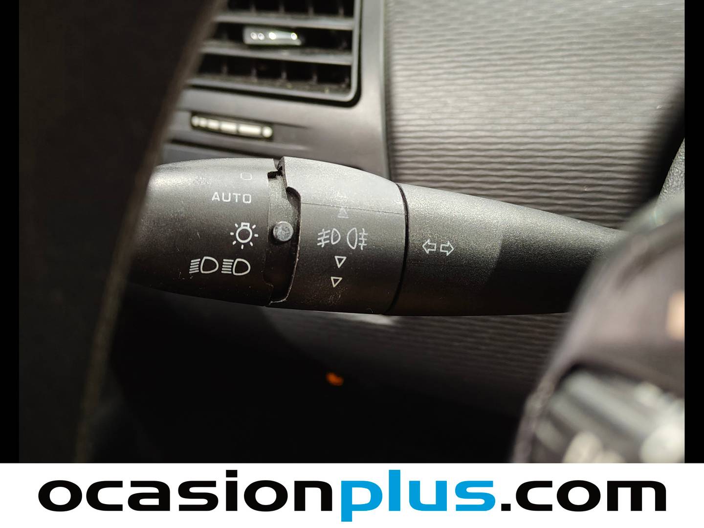 Equipamiento del Citroën C4 Citroën C4 1.6i VTI Cool (120 CV)
