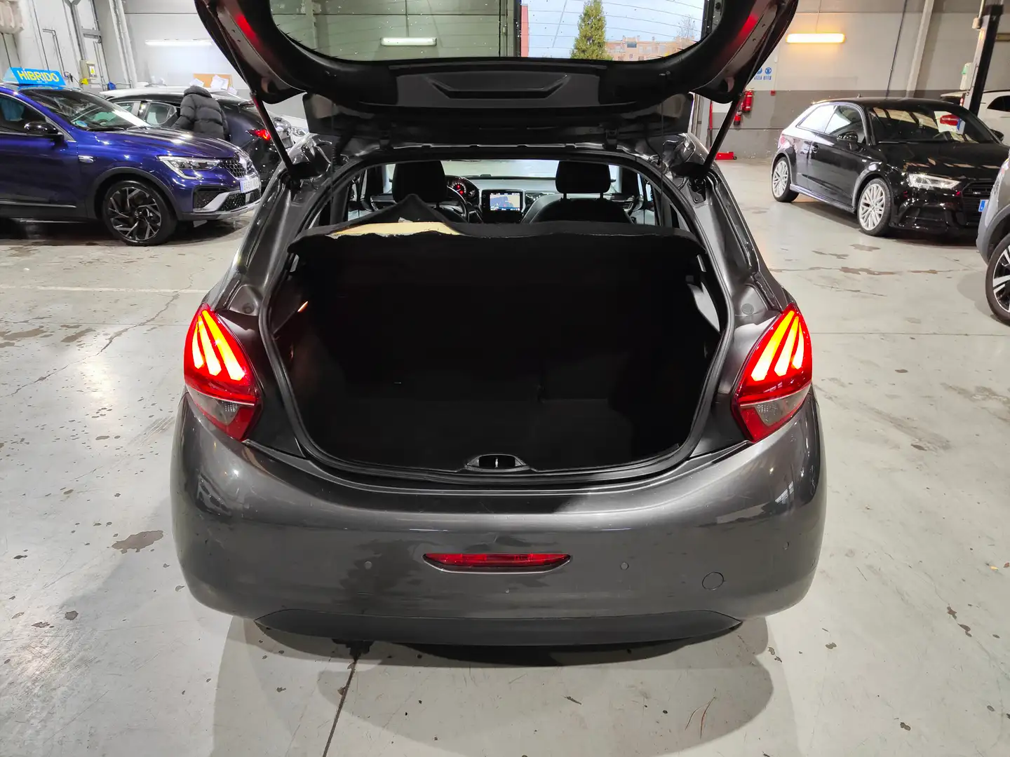 Foto Peugeot 208 Peugeot 208 PureTech 82 S&S Tech Edition (82 CV)