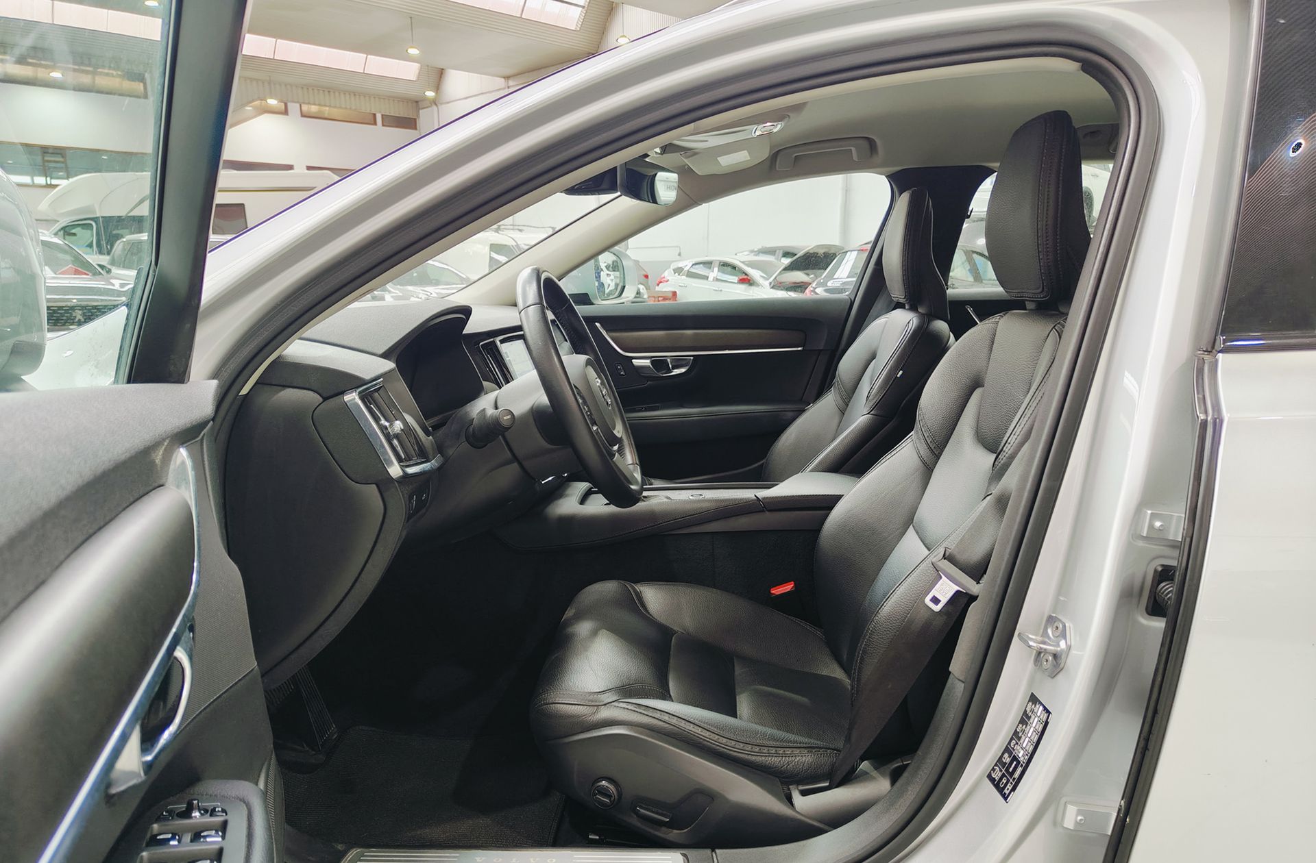 Volvo V90 D4 VOR AWD - foto 12