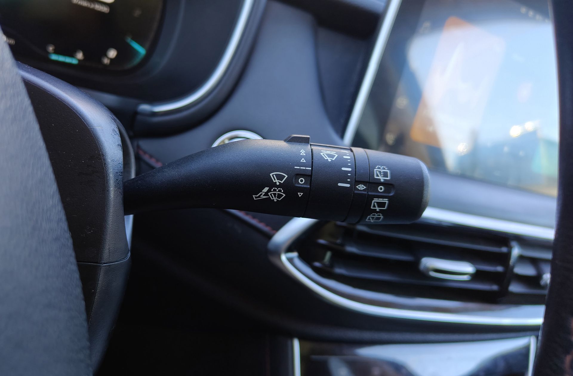 MG HS 1.5 Turbo GDI Luxury DCT - foto 31