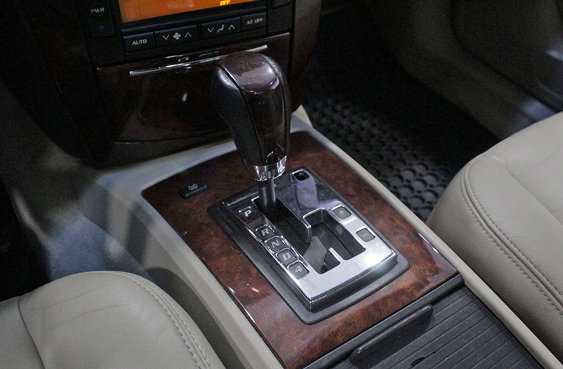 Cadillac SRX 4.6 V8 Sport Luxury 7 plazas - foto 9