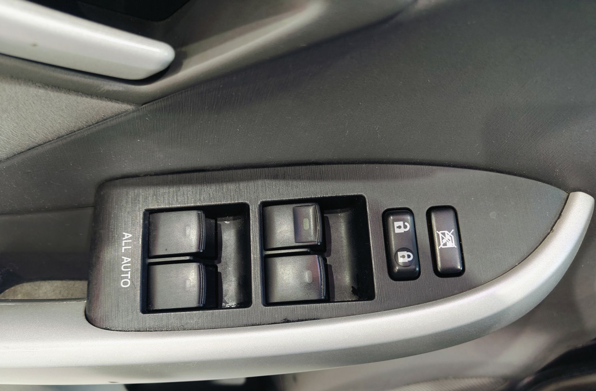 Toyota Prius 1.8 HSD Eco - foto 29