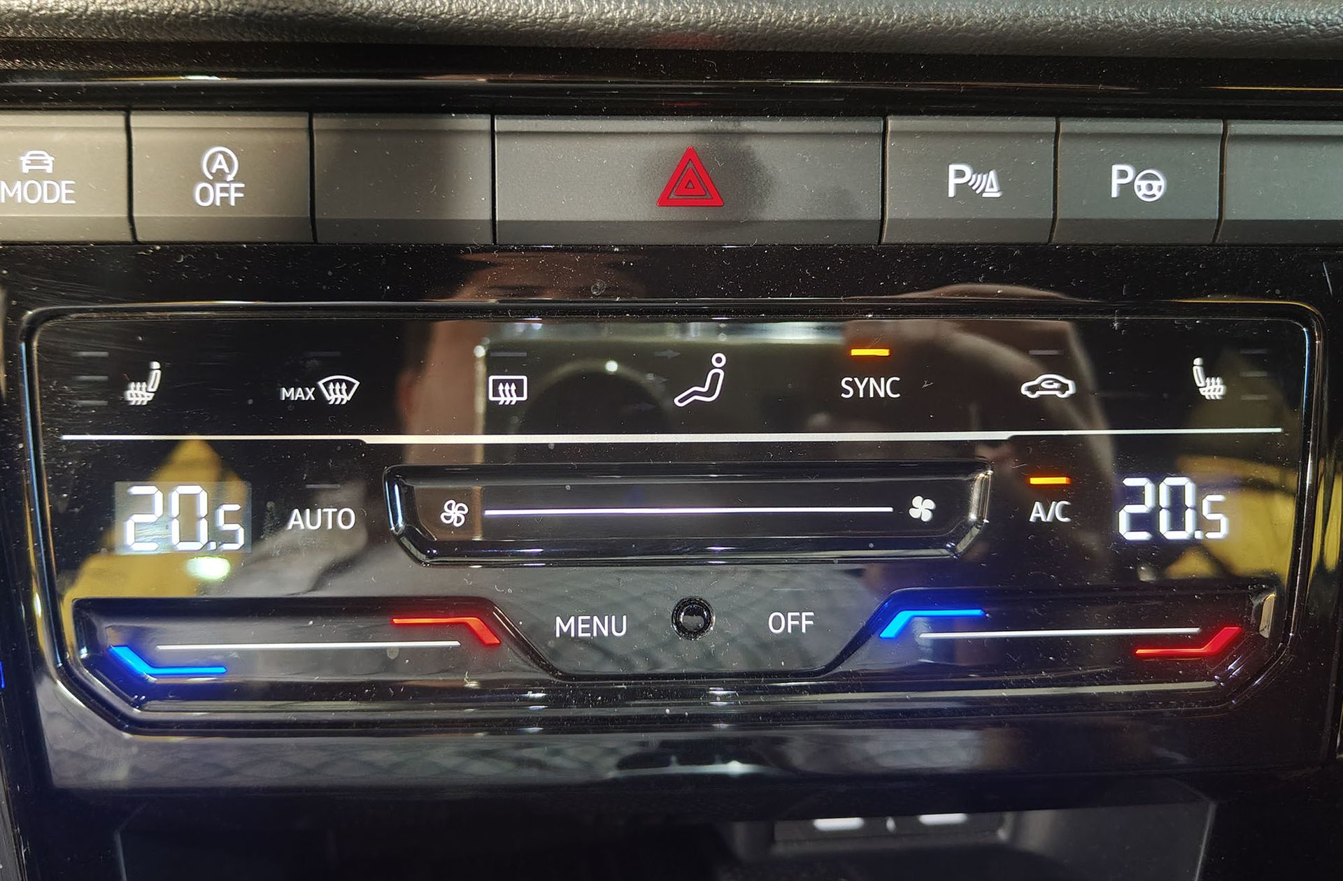 Volkswagen T-Roc Dark Line 1.5 TSI DSG - foto 31